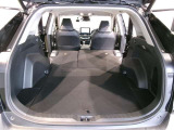 簡単に広がるラゲッジスペース♪可倒リヤシートを前に倒せばラゲッジスペースがさらに拡大!大きな荷物も収まります(^^)