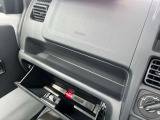 グローブボックスです!車内の収納力もある車です!