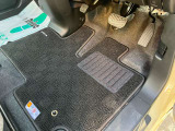 フロアマットも綺麗にクリーニングして納車しております!