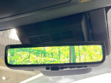 【デジタルインナーミラー】後席の大きな荷物や同乗者で後方が確認しづらい時でも安心!カメラが撮影した車両後方の映像をルームミラー内に表示。クリアな視界で状況の確認が可能です!