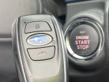 【アクセスキー&プッシュスタート】カバンやポケットに入れたままでもドアの施錠・解錠が可能なスマートキーを装備。エンジンのオン・オフ時もカギを取り出す必要が無く、ボタンをプッシュするだけでOK♪