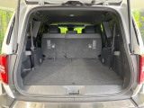 ラゲッジルームは、大容量のスペースを確保。普段のお買い物からレジャーまで、幅広く活躍してくれます!また、リアシートを倒すことでバリエーション豊かにお使いいただけます。