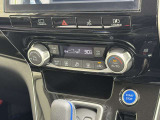エアコンはオートエアコンです(^-^)温度調節も細かくできるので車内を快適な温度にできますよ(*^^*)人気の装備です☆