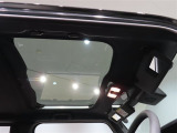 サンバイザーには、バニティーミラー付いてます。