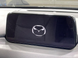 【マツダコネクトナビ】車内の雰囲気にマッチした一体型タイプのナビ。各種車輌設定やBluetooth再生等、様々な機能が楽しめます。直感的なダイヤル操作が可能で、使い勝手も良好です。