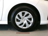 純正のスチールホイール+ホイールキャップ装着車です。
