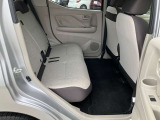 後席の足元も広々しているので、長距離ドライブも快適に過ごすことができます!