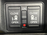 【両側パワースライドドア】スマートキーや運転席のスイッチで後席両側スライドドアの開閉が可能♪電動だから力を入れてドアを開ける必要が無く、小さなお子様でも簡単に開け閉めでき快適です♪