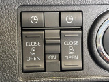 【両側パワースライドドア】スマートキーや運転席のスイッチで後席両側スライドドアの開閉が可能♪電動だから力を入れてドアを開ける必要が無く、小さなお子様でも簡単に開け閉めでき快適です♪