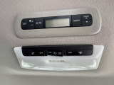 後席にもエアコンが付いてます☆運転席と後ろ側では温度が違ったりしますよね(>_<)