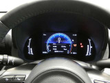 とっても見やすいメーターです。夜間時はラグジュアリーな気分にさせてくれる照明が魅力ですので、夜のドライブも楽しみになりますよ♪