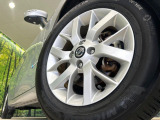 【純正15インチアルミホイール】外観にマッチした純正アルミホイールを装着しております。各種社外アルミホイールや、スタッドレスタイヤも取扱いしております。是非ご相談ください♪