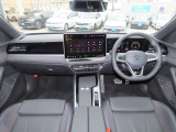 フロントガラスも大きく、車幅感覚も掴みやすいです。