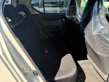 後部座席はこちら。シートを倒せば収納力もアップです!