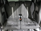 後部座席もゆったり座れます。
