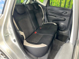 後部座席も気になるようなキズ・汚れやへたり等、大きなダメージはなく、良好な状態です。