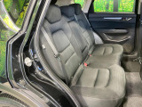 後部座席も気になるようなキズ・汚れやへたり等、大きなダメージはなく、良好な状態です。