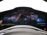 Apple CarPlayやワイヤレスチャージャーを備え、現代的な利便性も兼ね備えております。