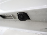 バックカメラが付いているので後方確認が非常にしやすいです。今や運転初心者も熟練者も必須装備!ついていて損はないですね♪