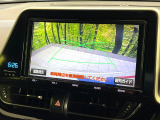 【バックカメラ】駐車時に後方がリアルタイム映像で確認できます。大型商業施設や立体駐車場での駐車時や、夜間のバック時に大活躍!運転スキルに関わらず、今や必須となった装備のひとつです!