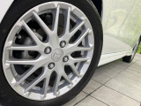 【純正15インチアルミホイール】外観にマッチした純正アルミホイールを装着しております。各種社外アルミホイールや、スタッドレスタイヤも取扱いしております。是非ご相談ください♪
