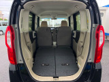 普段のお買い物や通勤、送迎等に十分な荷室スペースを確保しております。セカンドシートを倒すと、大きな荷物の積載も可能です♪