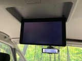 【フリップダウンモニター】大画面モニターで後席でもエンタメをお楽しみいただけます。小さなお子様にも大人気の装備です♪