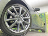 【純正アルミホイール】外観にマッチした純正アルミホイールを装着しております。各種社外アルミホイールや、スタッドレスタイヤも取扱いしております。是非ご相談ください♪