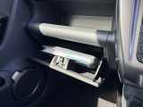 グローブボックスです!車内の収納力もある車です!