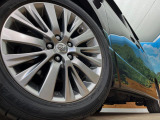 【純正アルミホイール】外観にマッチした純正アルミホイールを装着しております。各種社外アルミホイールや、スタッドレスタイヤも取扱いしております。是非ご相談ください♪