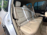 後部座席も気になるようなキズ・汚れやへたり等、大きなダメージはなく、良好な状態です。