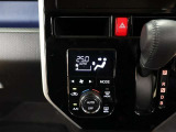 オートエアコン付きなので一度、温度を設定すれば自動的に過ごし易い温度に調整してくれますよ。車内をいつでも快適空間にしてくれます。