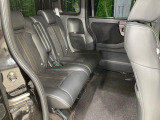 後部座席も気になるようなキズ・汚れやへたり等、大きなダメージはなく、良好な状態です。