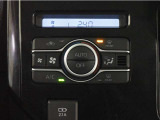オートエアコンで夏も冬も快適な車内空間を。