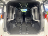 後席を格納すると、これだけの広さが!シーンに合わせたシートアレンジで、大きな荷物も積むことが出来ます♪