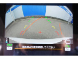 バックギアに入れるとバックカメラの映像がナビに映ります。障害物までの距離もわかりやすいです。