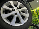 【純正14インチアルミホイール】外観にマッチした純正アルミホイールを装着しております。各種社外アルミホイールや、スタッドレスタイヤも取扱いしております。是非ご相談ください♪