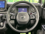 インテリアに合わせたデザインのステアリングは、運転される方のことも考え、運転しやすい形状、大きさです。是非一度、実際に触ってお確かめください。