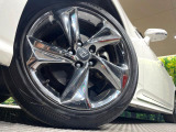 【純正18インチアルミホイール】外観にマッチした純正アルミホイールを装着しております。各種社外アルミホイールや、スタッドレスタイヤも取扱いしております。是非ご相談ください♪