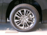 純正のアルミホイール装着車です。タイヤサイズは205/60R16です。
