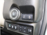 運転席にいながら後席電動スライドドアの開閉が可能です。