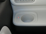 ホッとカップホルダーが運転席・助手席にあります。ホットドリンクをちょうど良い温度でキープしてくれる保温機能付で嬉しいです。