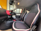 助手席の座席とても綺麗な状態となっております。