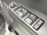 【電動格納ミラー】サイドミラーは電動格納式となっており、狭い駐車場でもキズがつくリスクを抑えられます。