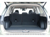 車体構造の見直しや、新型パワーリヤゲートの採用により、荷室幅および荷室開口部を拡大。サイズの大きな荷物の出し入れがしやすくなっております。
