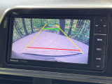 【バックカメラ】駐車時に後方がリアルタイム映像で確認できます。大型商業施設や立体駐車場での駐車時や、夜間のバック時に大活躍!運転スキルに関わらず、今や必須となった装備のひとつです!