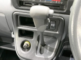 インパネシフトならハンドルからの移動距離が短く操作もスムーズ!また、足元が広くなりすっきりしますので、大柄な方でも快適にお過ごしいただけます。