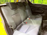 後部座席も気になるようなキズ・汚れやへたり等、大きなダメージはなく、良好な状態です。