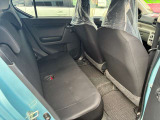 後部座席はこちら。シートを倒せば収納力もアップです!