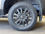 【純正18インチアルミホイール】外観にマッチした純正アルミホイールを装着しております。各種社外アルミホイールや、スタッドレスタイヤも取扱いしております。是非ご相談ください♪